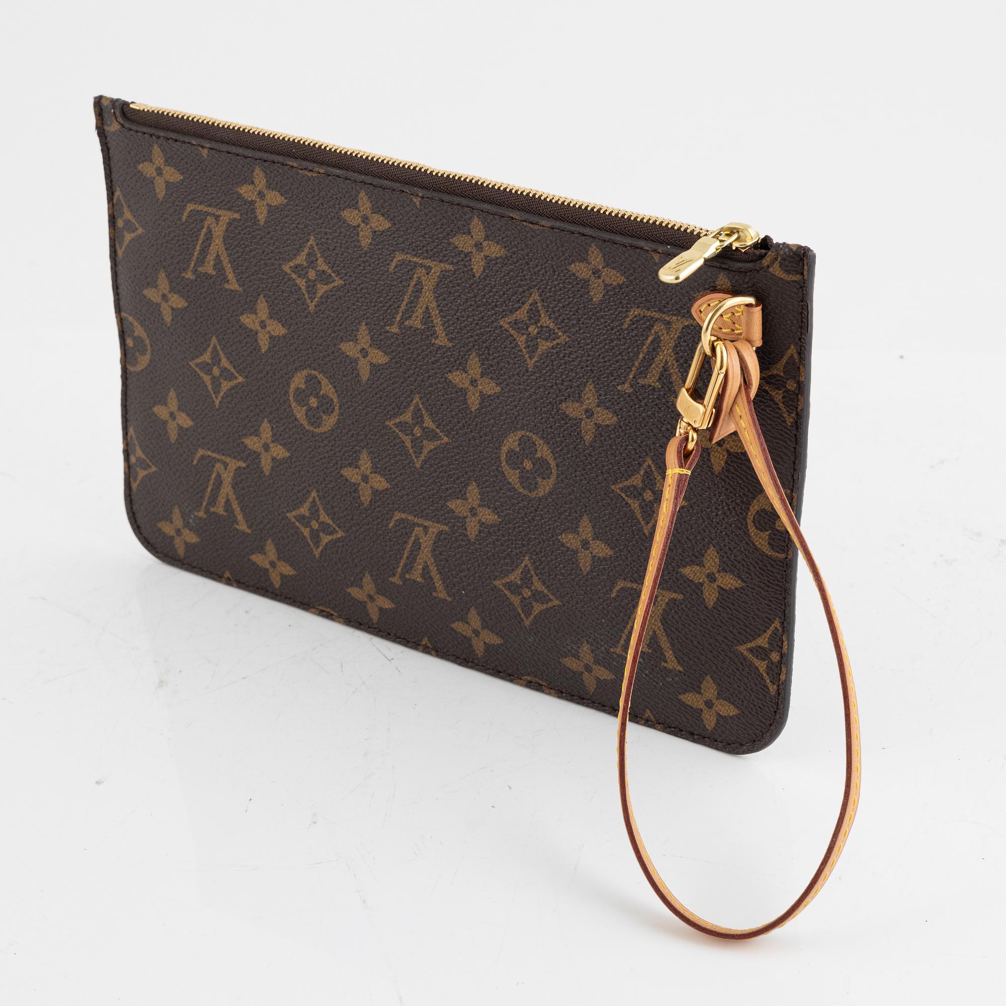 Louis Vuitton a Pochette Never Full 2015. Bukowskis