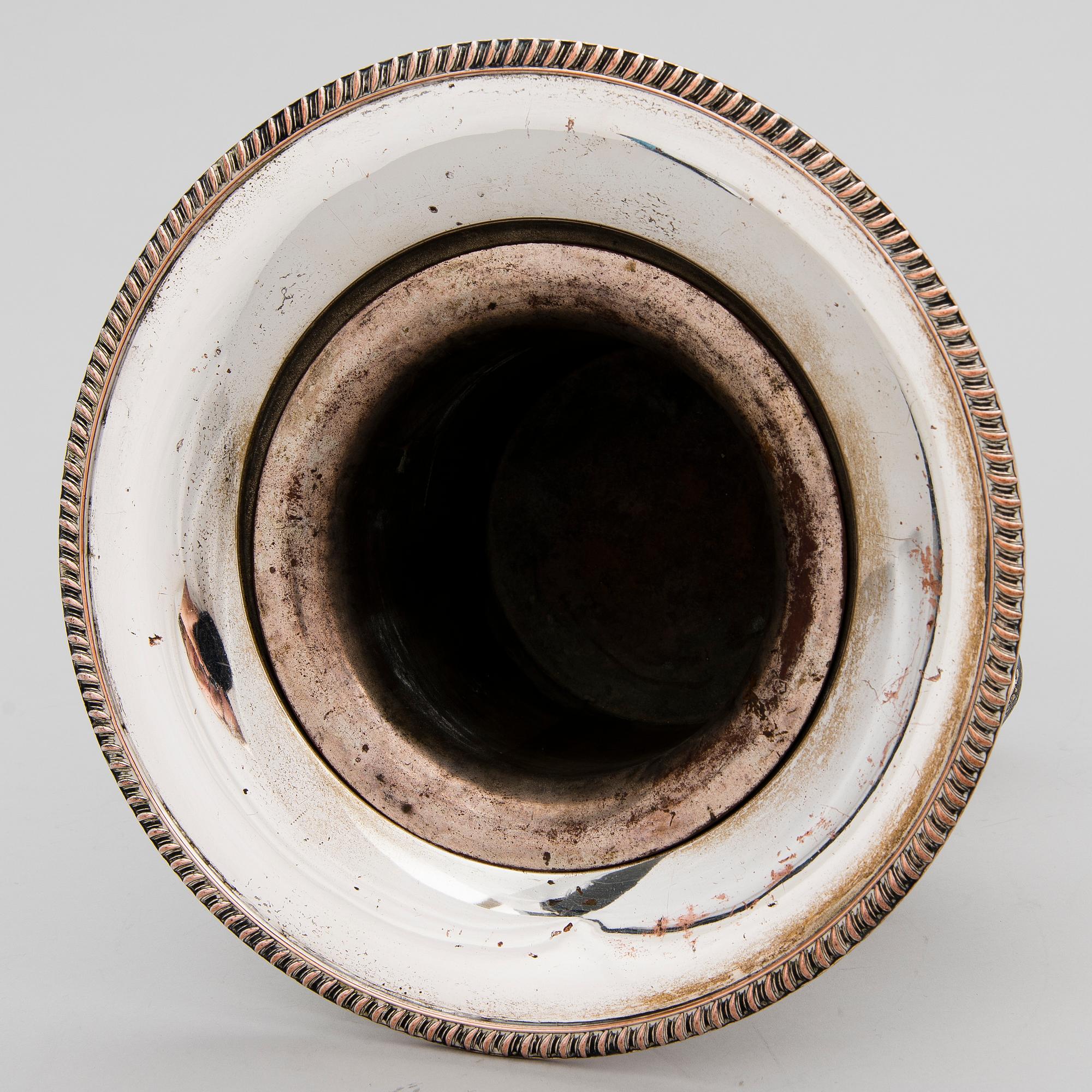 A CHAMPAGNE COOLER, silver on copper, England early 20th century.