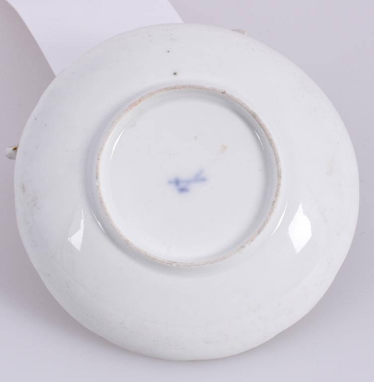 KAFFEKOPP MED FAT, porslin, Meissen, 1700-tal.