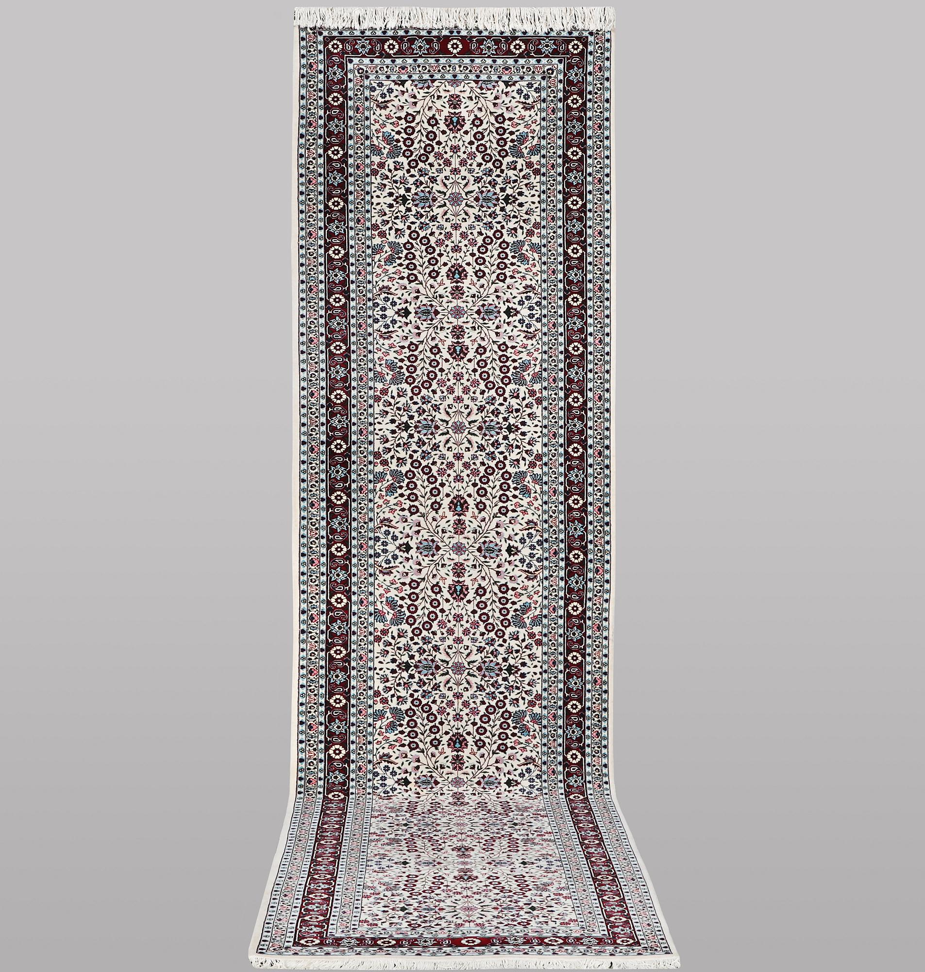 Gallerimatta, Täbriz, ca 483 x 103 cm.