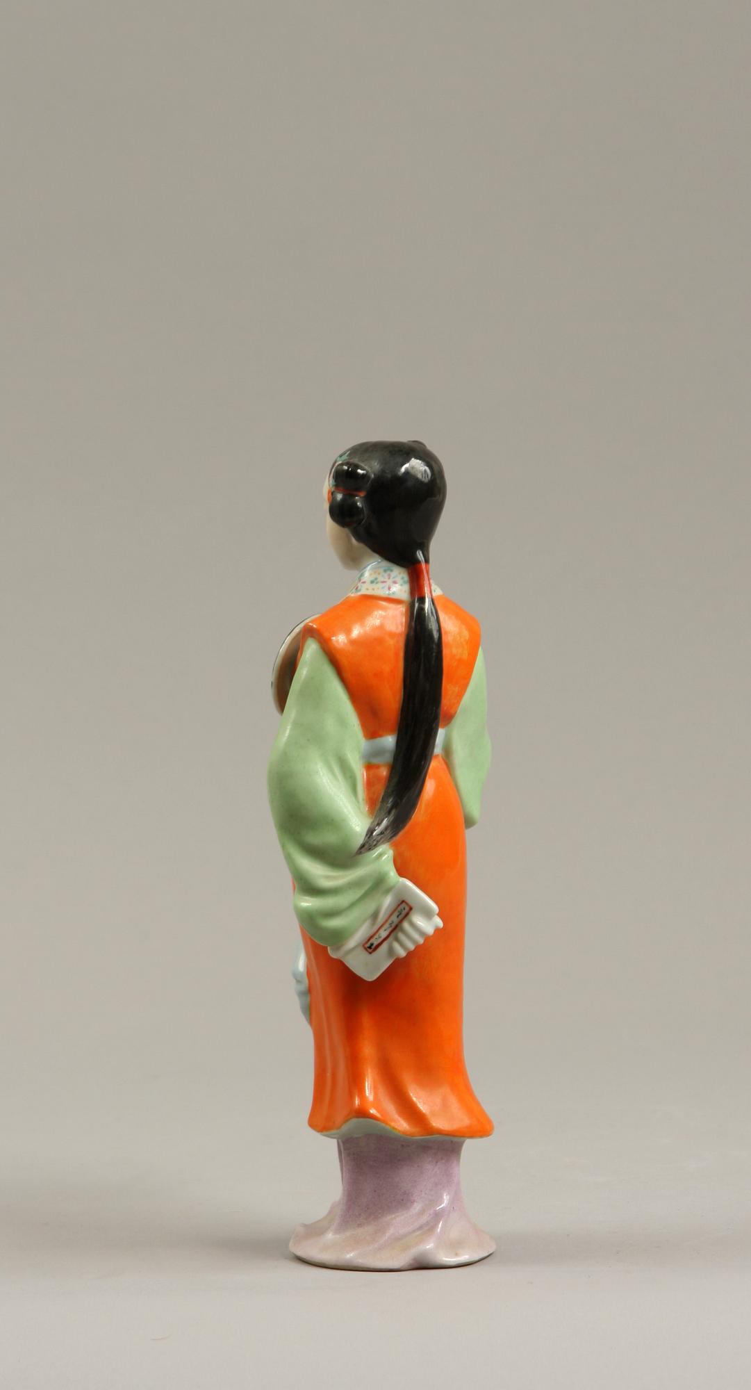 FIGURIN, porslin, Kina, 1900-talets första hälft.