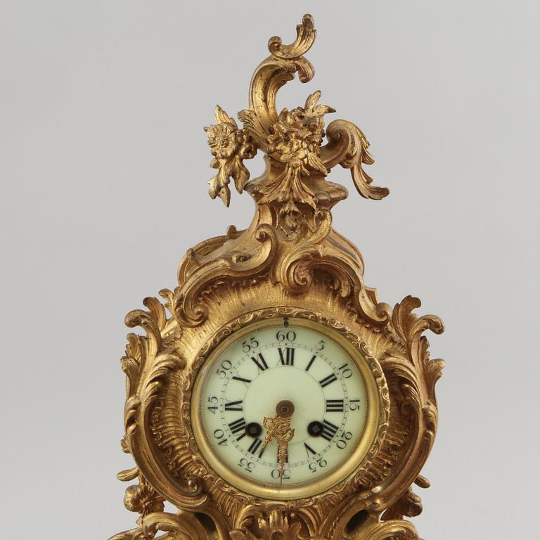 BORDSGARNITYR, 3 delar, nyrokoko, 1800-talets andra hälft.