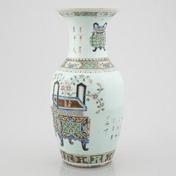 Vas, porslin, Kina, tidigt 1900-tal.