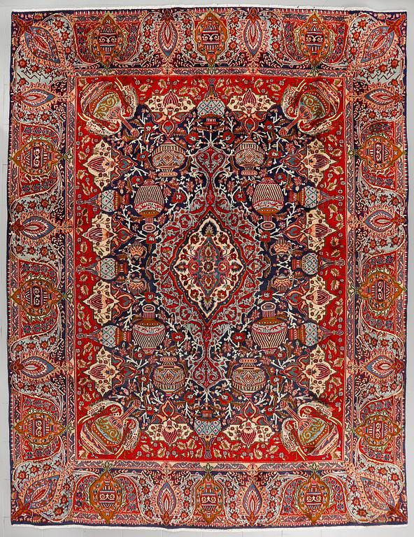 A Kashmar rug, ca 395 x 295 cm.