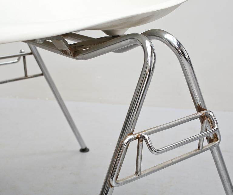 STOLAR, 3 st, "Plastic chair", Charles och Ray Eames, Vitra, 1900-talets andra hälft.