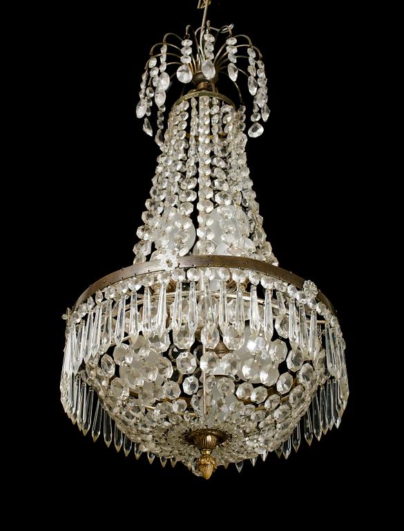 LJUSKRONA, gustaviansk stil, 1900-talets första hälft. Höjd ca 70 cm.