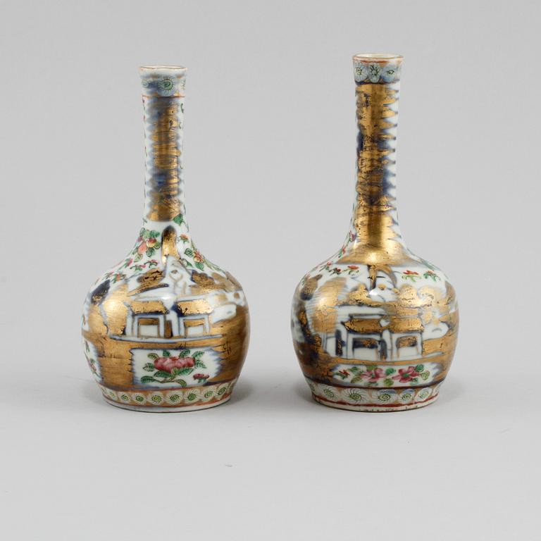 VASER, ett par, porslin, Kina, 1800-tal.