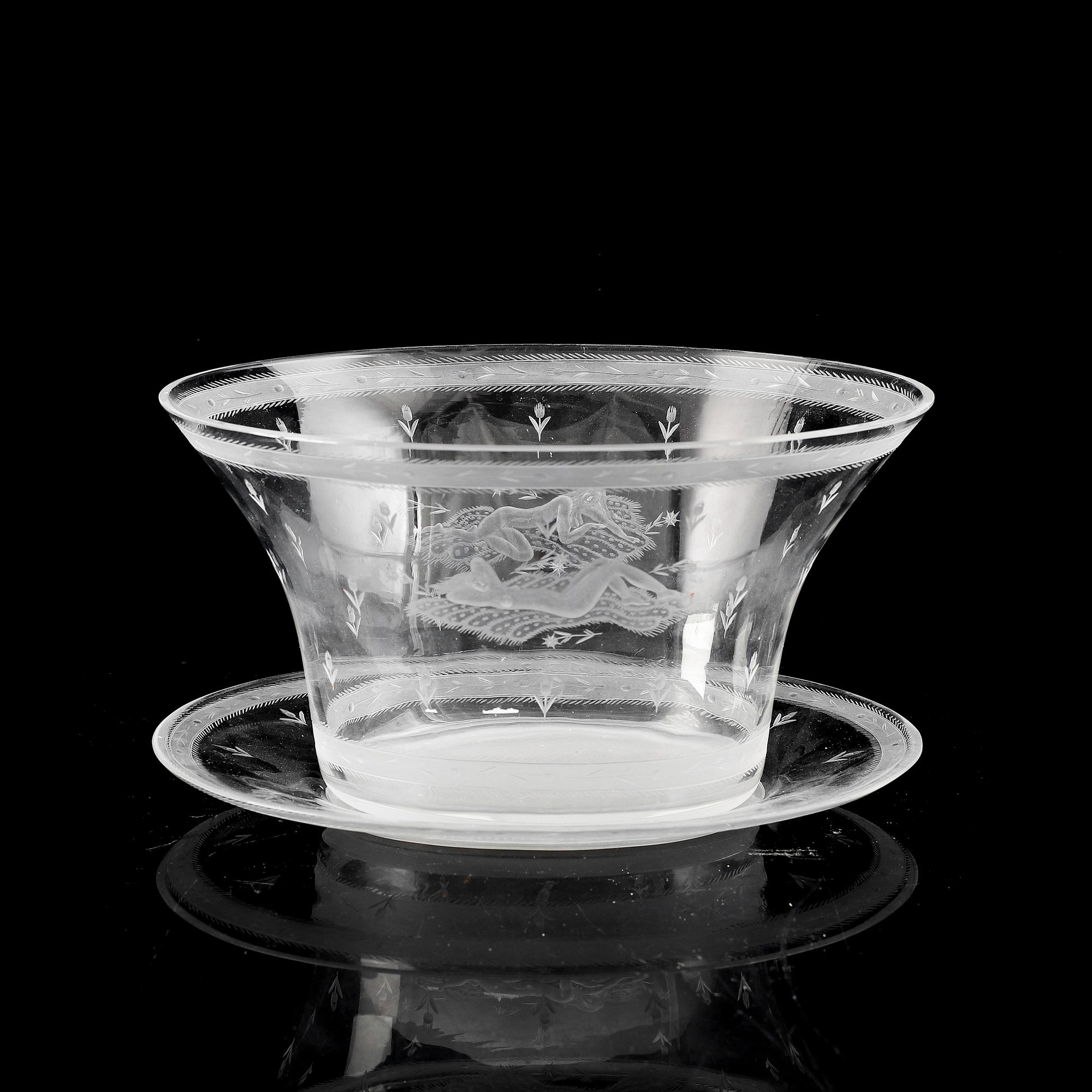 Edward Hald, An engraved Orrefors glass bowl with stand, first half of 20th Century.
