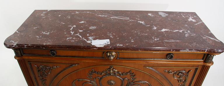 BARBYRÅ. Louis XVI-stil.