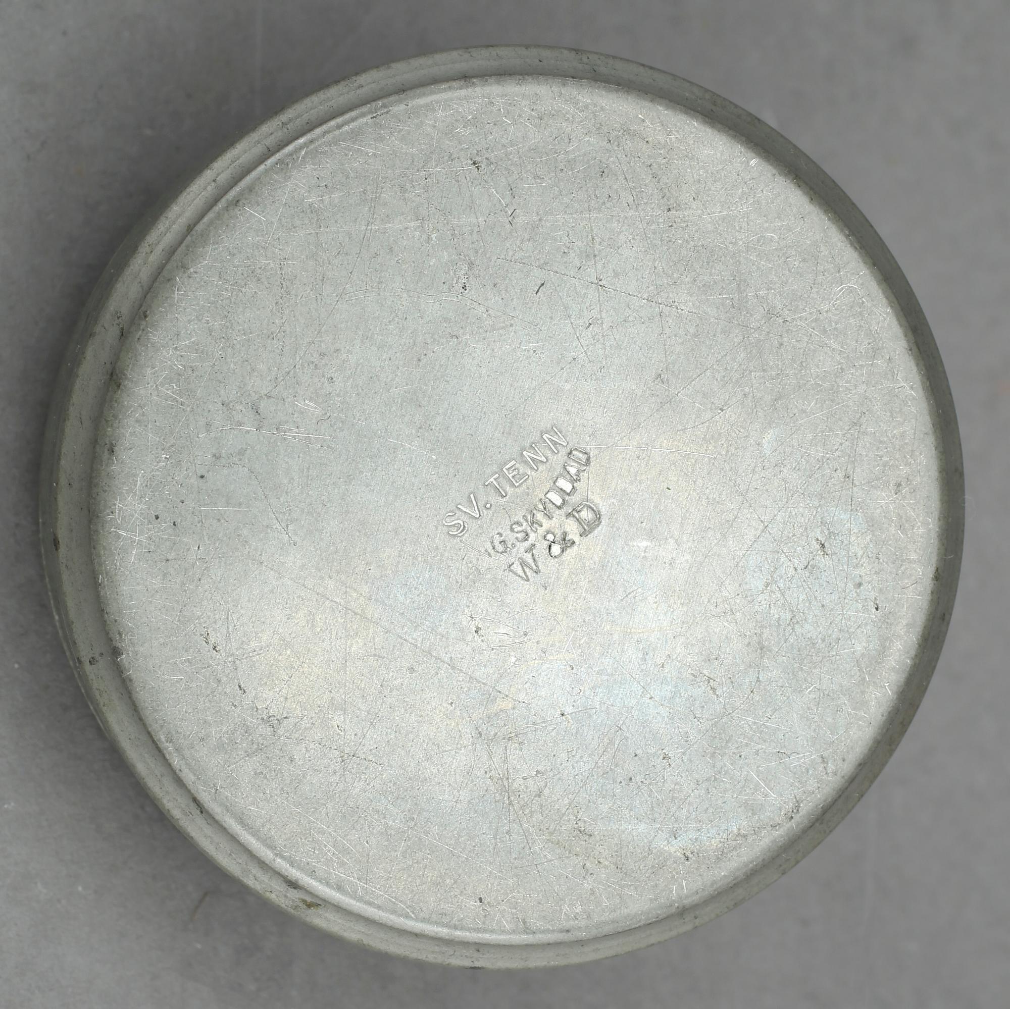MANSCHETTKNAPPSASK, tenn, "Originell", Widerholm & Dahlberg, Eskilstuna, 1930/40-tal.