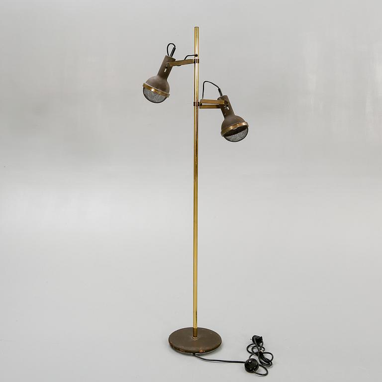 A late 20th century brass floor lamp.