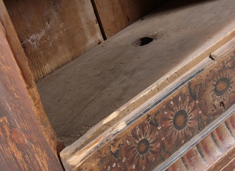 VÄGGSKÅP. Allmoge. 1800-tal.