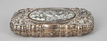 ETUI för spegel och kam, silver, ostämplat, 1800-tal. Tot. vikt ca 158,9 g.