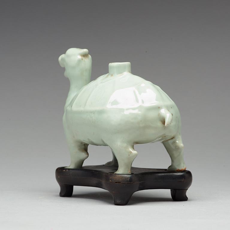 A celadon glazed water dropper, Qing dynasty (1644-1912).