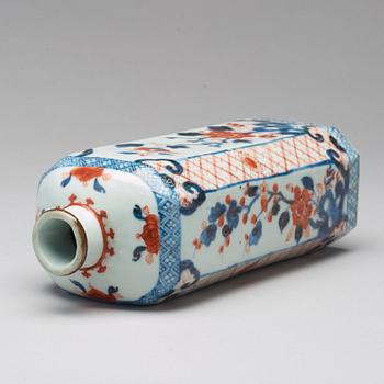 FLASKA, porslin. Qingdynastin, Kangxi (1662-1722).