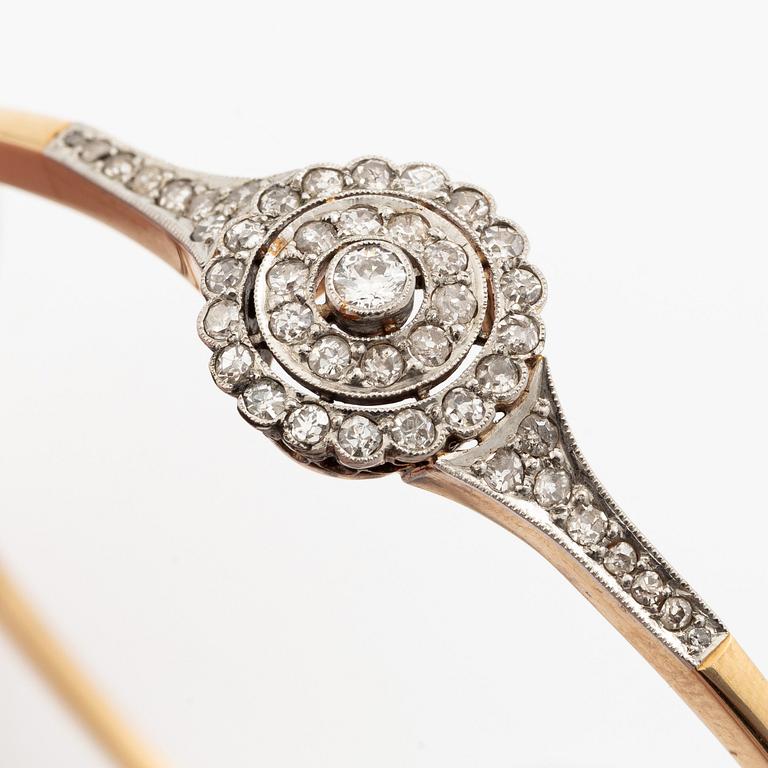 Armring 18K guld med gammalslipade diamanter 1920-tal.