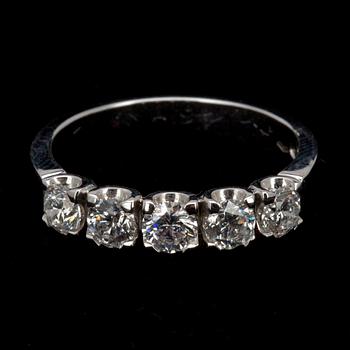 RING, vitguld 18K, 5 x 0,20 ct. Vikt 4,1 g.