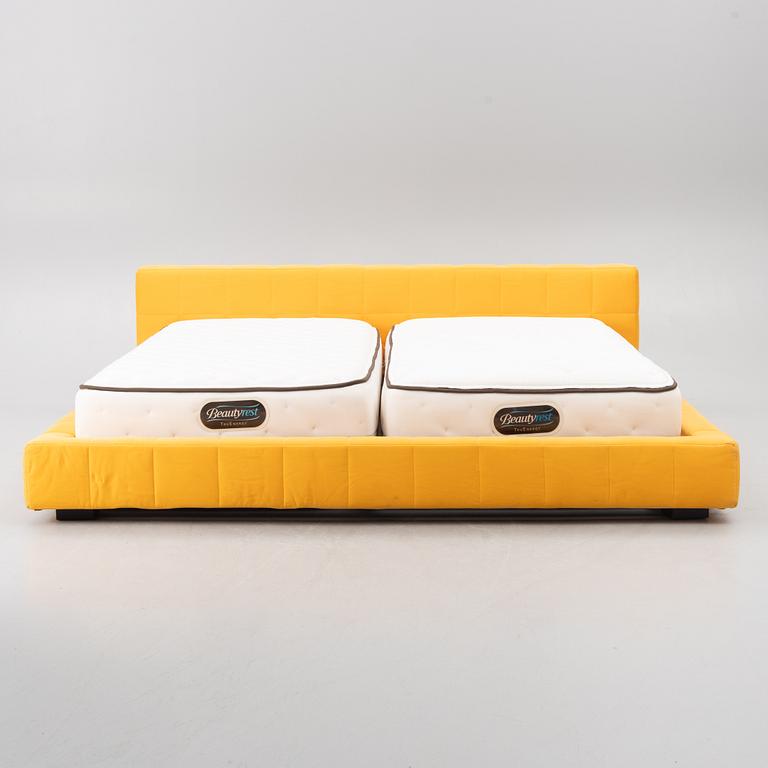 Giuseppe Viganò, a 'Squaring' bed, Bonaldo, Italy.