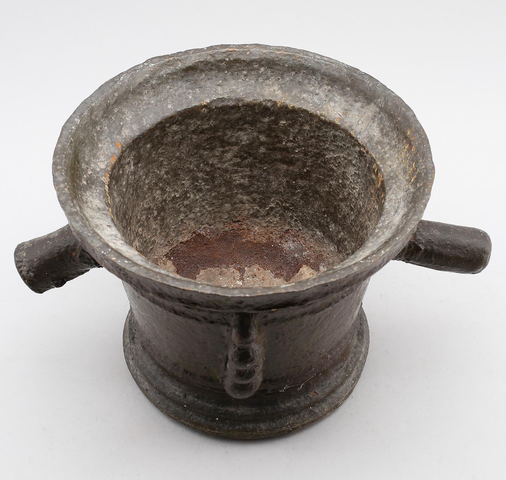 MORTEL, större modell, gjutjärn, 1600-tal.