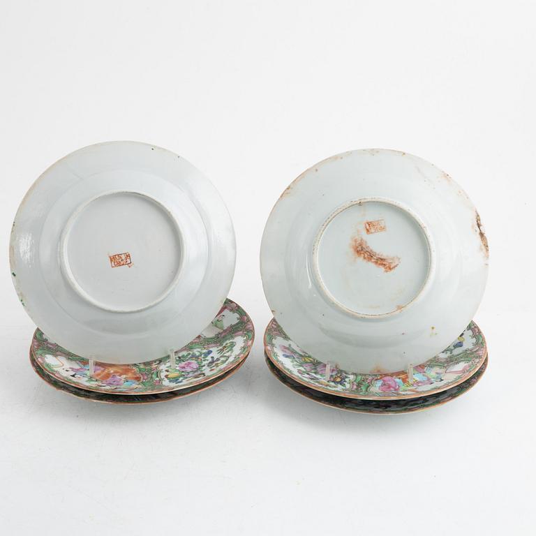 A set of twelve Chinese Canton porcelain plates, 20th century.