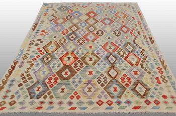 MATTA, kelim orientalisk, ca 287 x 204 cm.