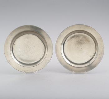 TALLRIKAR, 1 par, tenn, Eric Krietz, Stockholm 1774.