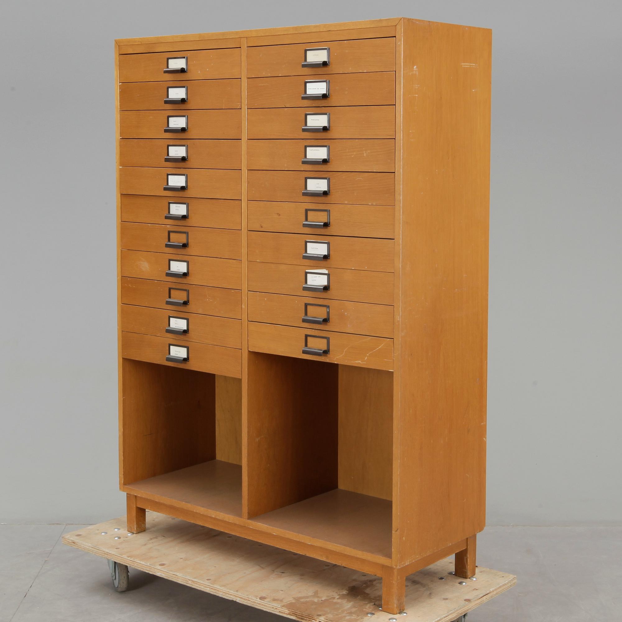 ARKIVSKÅP, 1900-talets mitt.