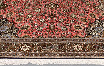 A part silk Qum carpet, ca 297 x 207 cm.