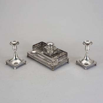 SKRIVBORDSUPPSATS, 3 delar, nysilver, bl a KG Markströms, Uppsala, 1920-/30-tal.