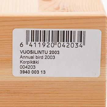 Oiva Toikka, vuosilintu, ”Korpikäki”, signeerattu O. Toikka 2003.