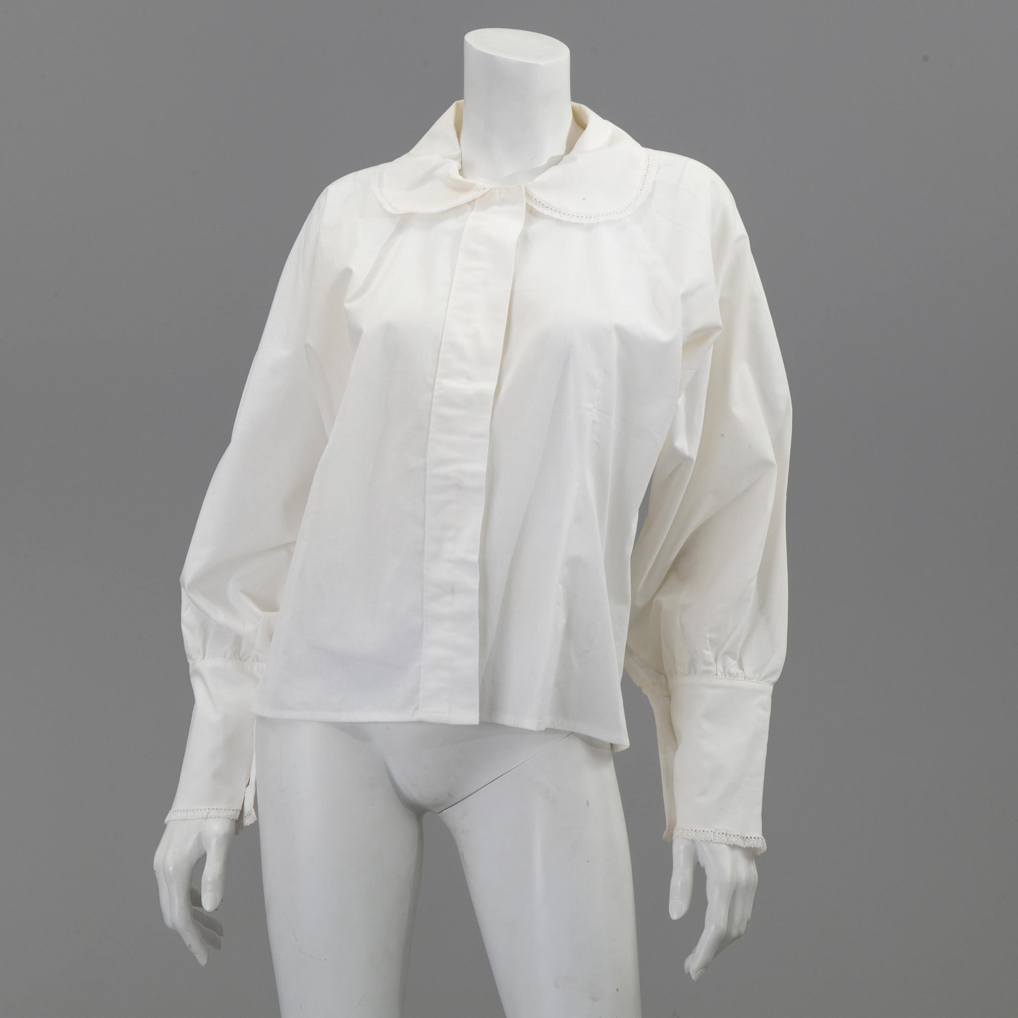 A Swedish folk costume from the second half of the 20th century.