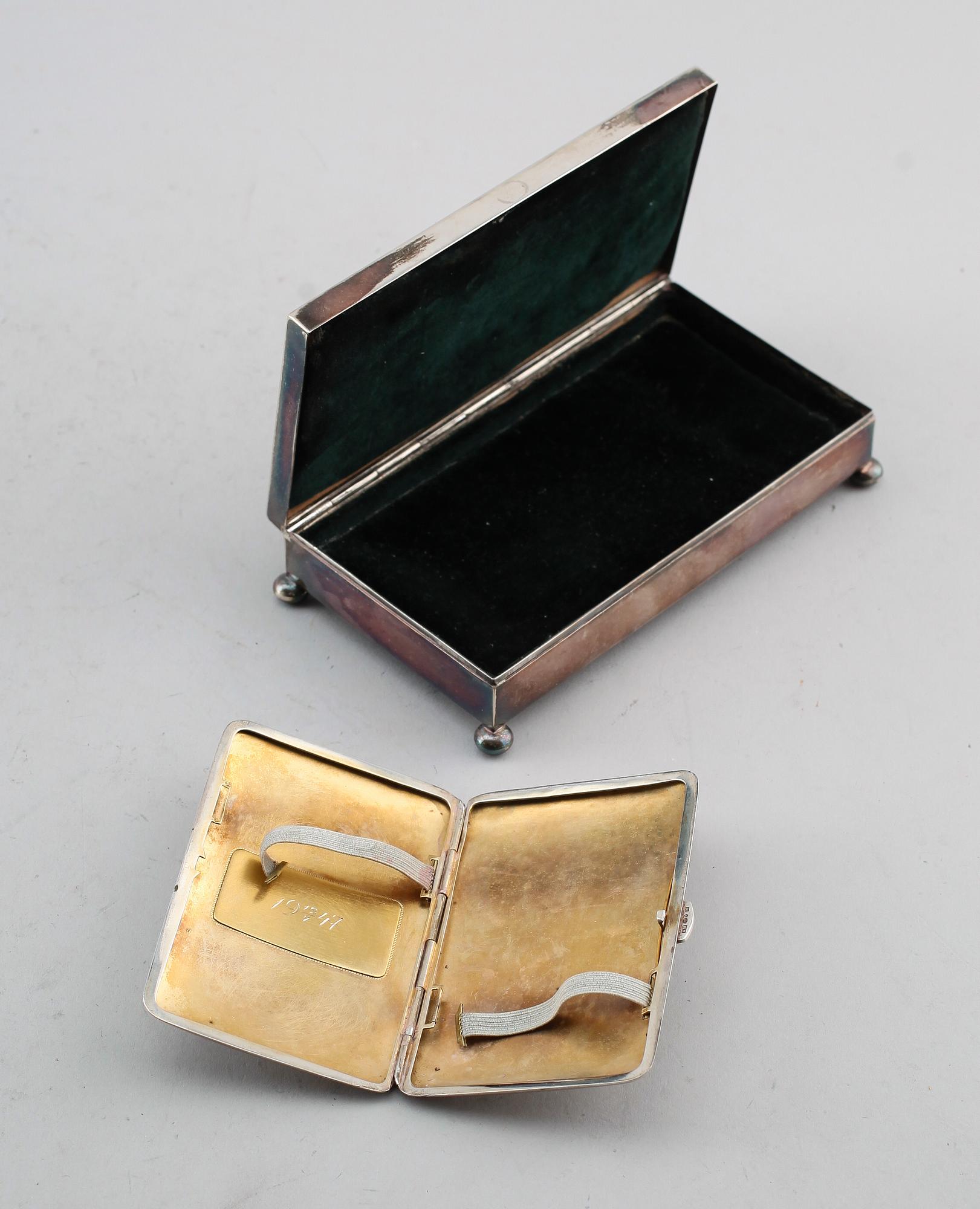 CIGARETTSKRIN SAMT ETUI, silver, GAB och Gustaf Möllenborg, 1931 samt 1918. Totalvikt med skrinets inredning ca 305 g.