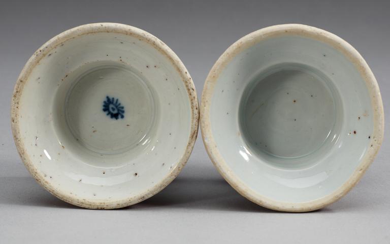 A pair of imari salts, Qing dynasty, Kangxi (1662-1722).