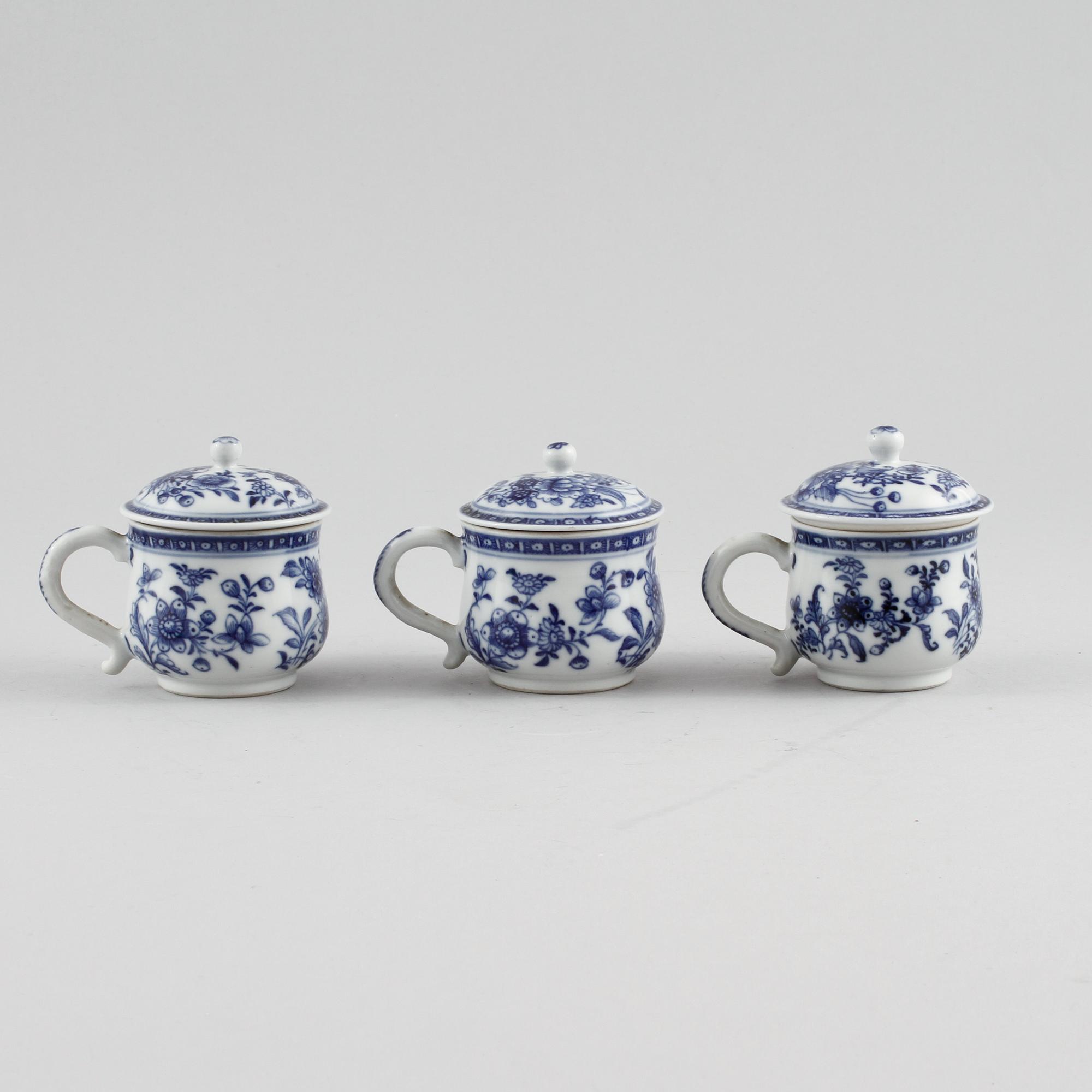 CREMEKOPPAR, porslin, Kina, 1700-tal.