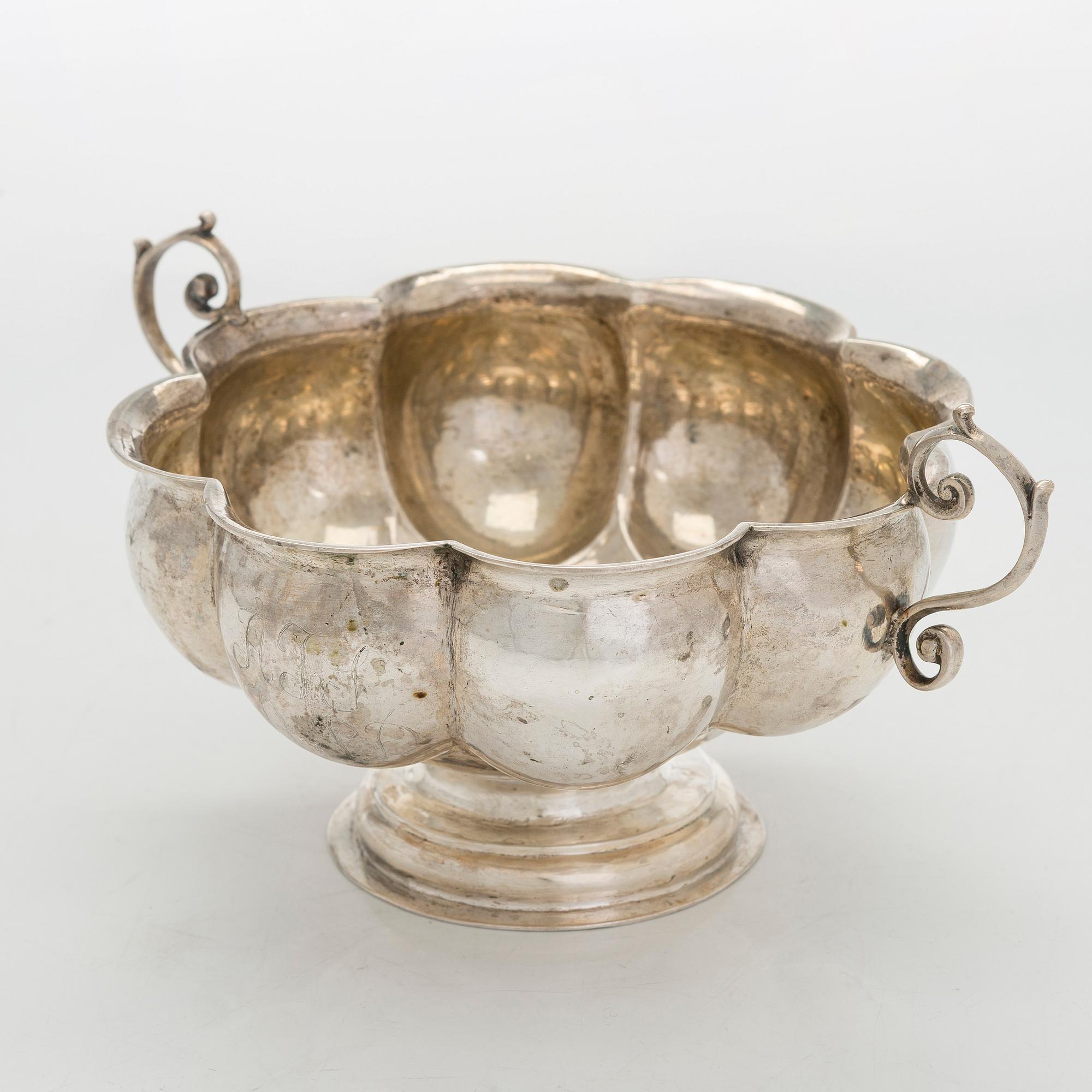 Skål, silver, 1700-tal, oidentifierade stämplar.