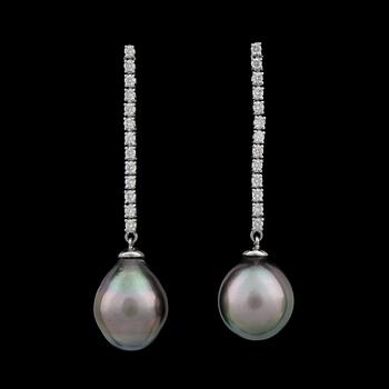 1186. A pair of cultured tahiti pearl and diamond app. tot. 0.62 cts earrings.