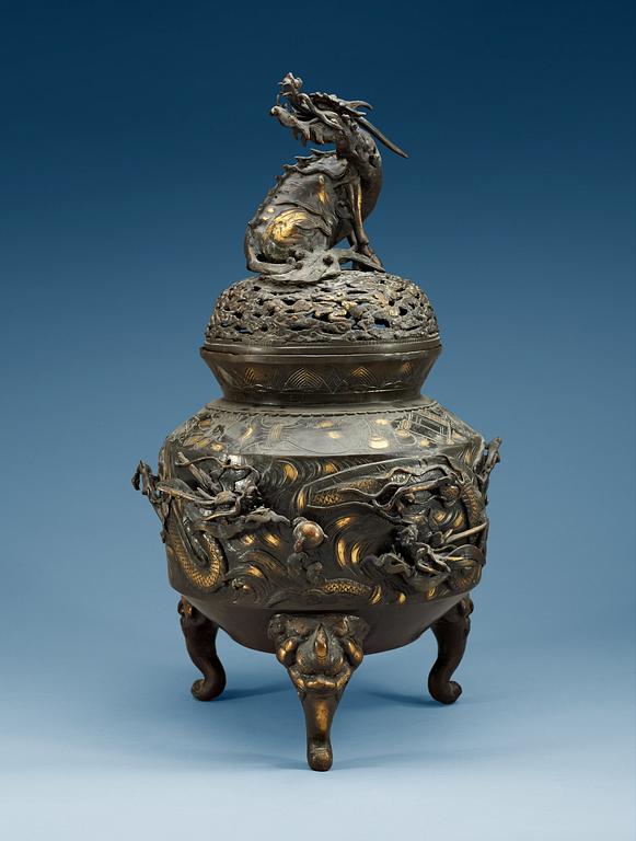 A Japanese bronze censer, Meiji (1868-1912).