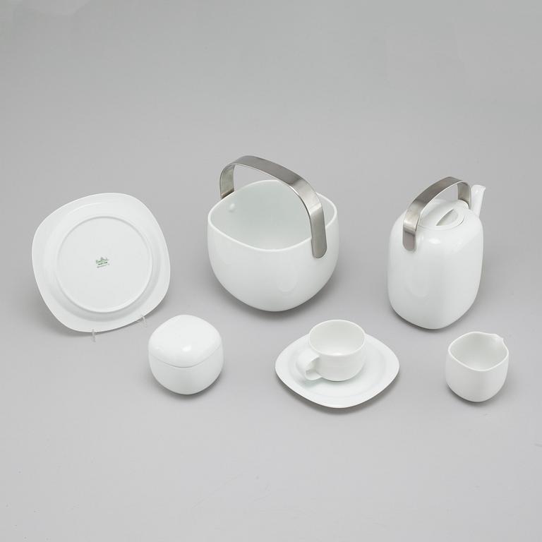 14 pieces of "Suomi" porcelain table ware, designed in 1976 by Timo Sarpaneva for Rosenthal.