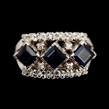 RING, 18 k vitguld, safirer och briljantslipade diamanter.