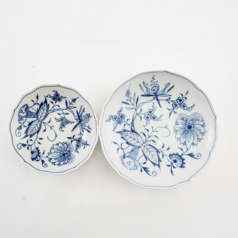 Service 89 pcs "Onion Pattern" Meissen, second half of the 20th century.
