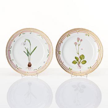 A set of 12 Royal Copenhagen 'Flora Danica' dishes, Denmark, 20th Century.