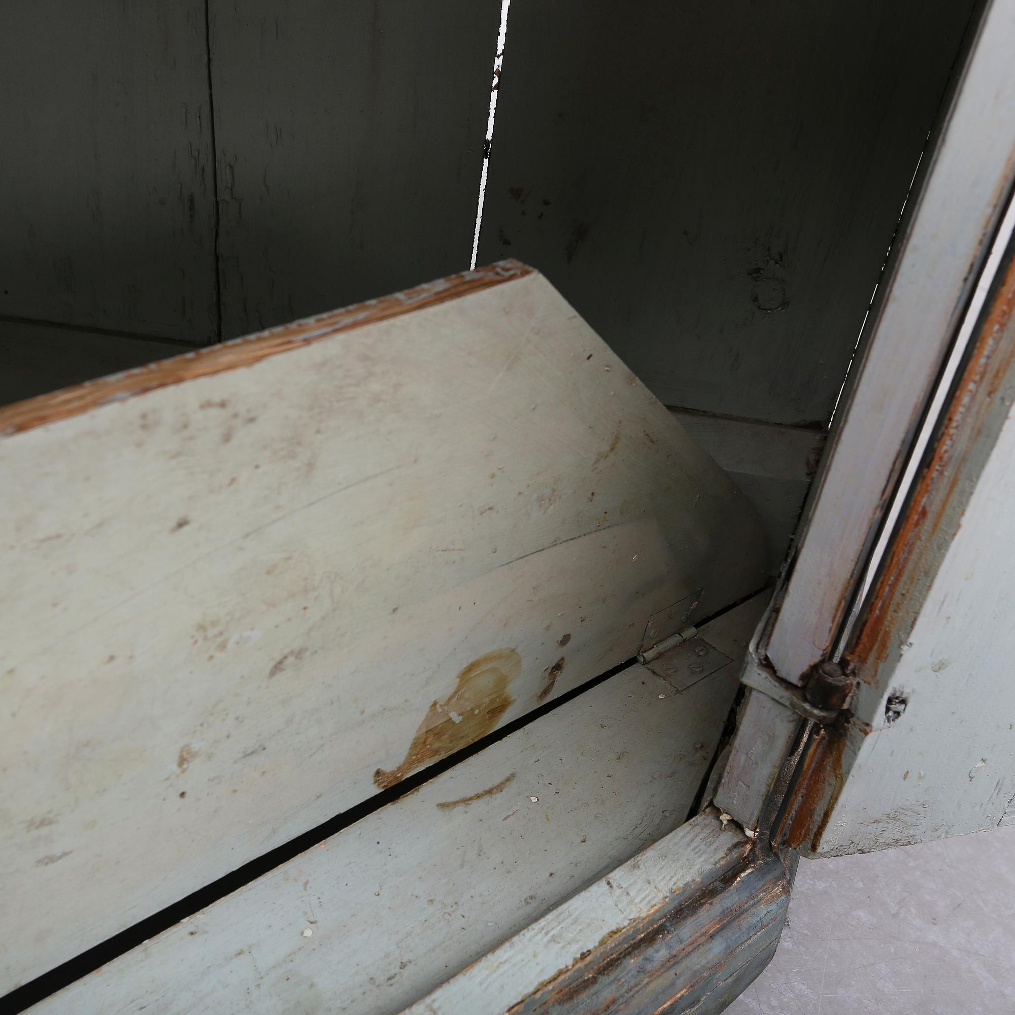 HÖRNSKÅP, 1700-talets andra hälft.