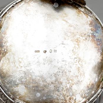 KAFFEKANNA, silver, Bernhard Nertz, Stockholm, 1910. Vikt ca 465g.