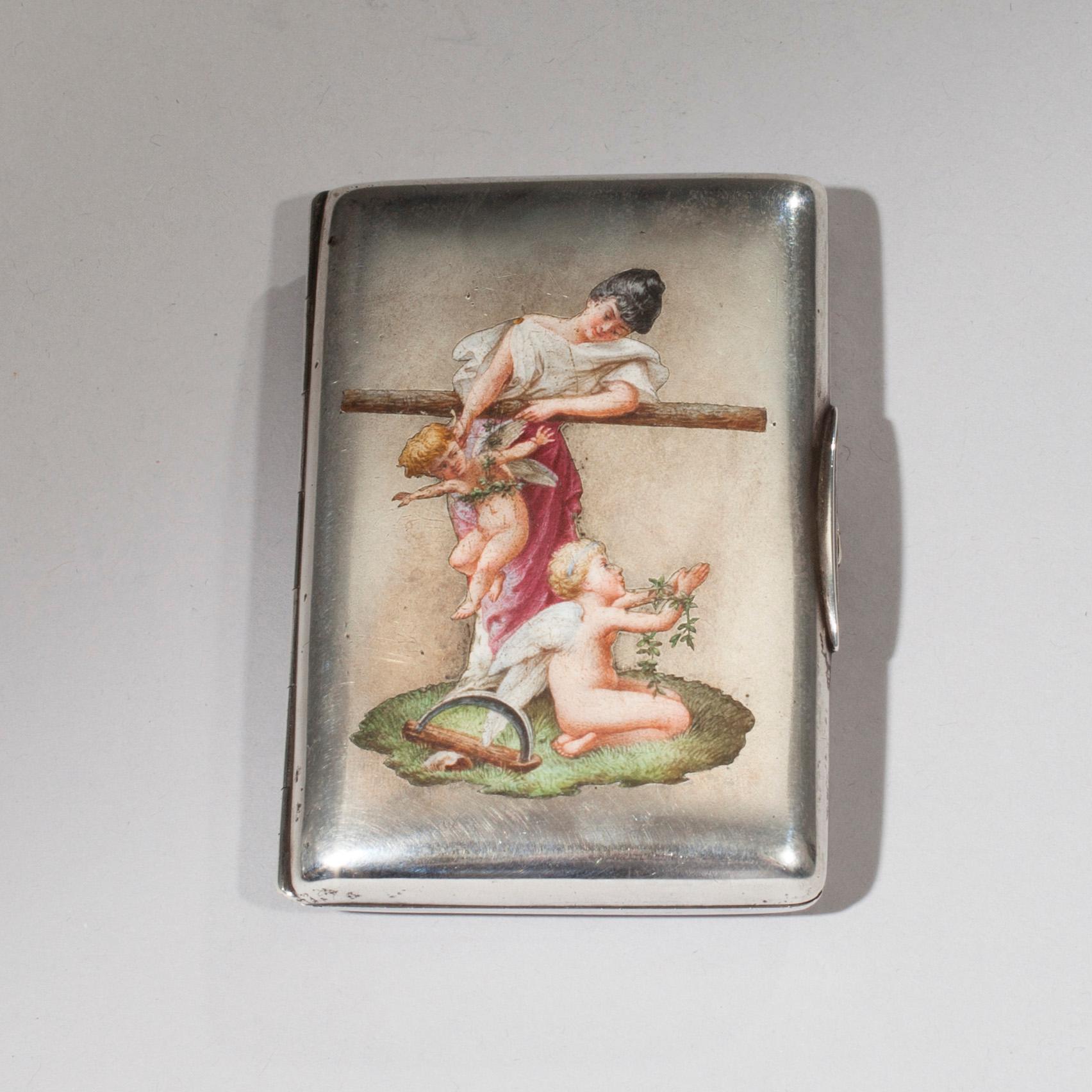 AFTONVÄSKA, silver, W. Porthan, Viborg 1918 och CIGARETTETUI, silver, 1900-talets första hälft. Sammanlagd vikt 446 g.