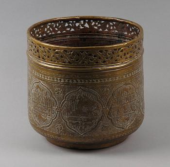 YTTERFODER, mässing. Orientalisk.