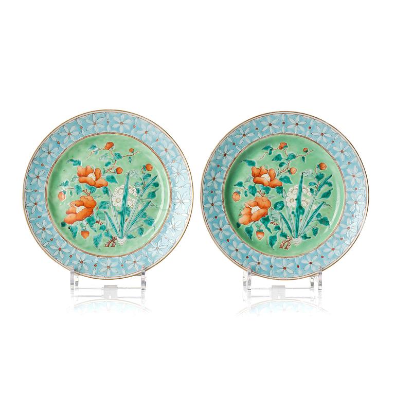 A pair of enamelled dishes, Qing dynasty, 19th Century.