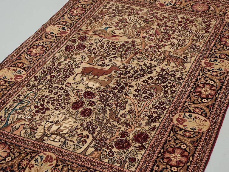 SEMI-ANTIQUE ESFAHAN FIGURAL. 196,5 x 137 cm.