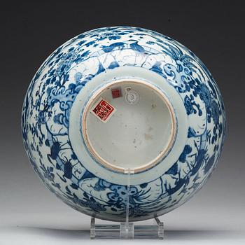 A massive blue and white bowl, Ming dynasty, Wanli (1572-1620).