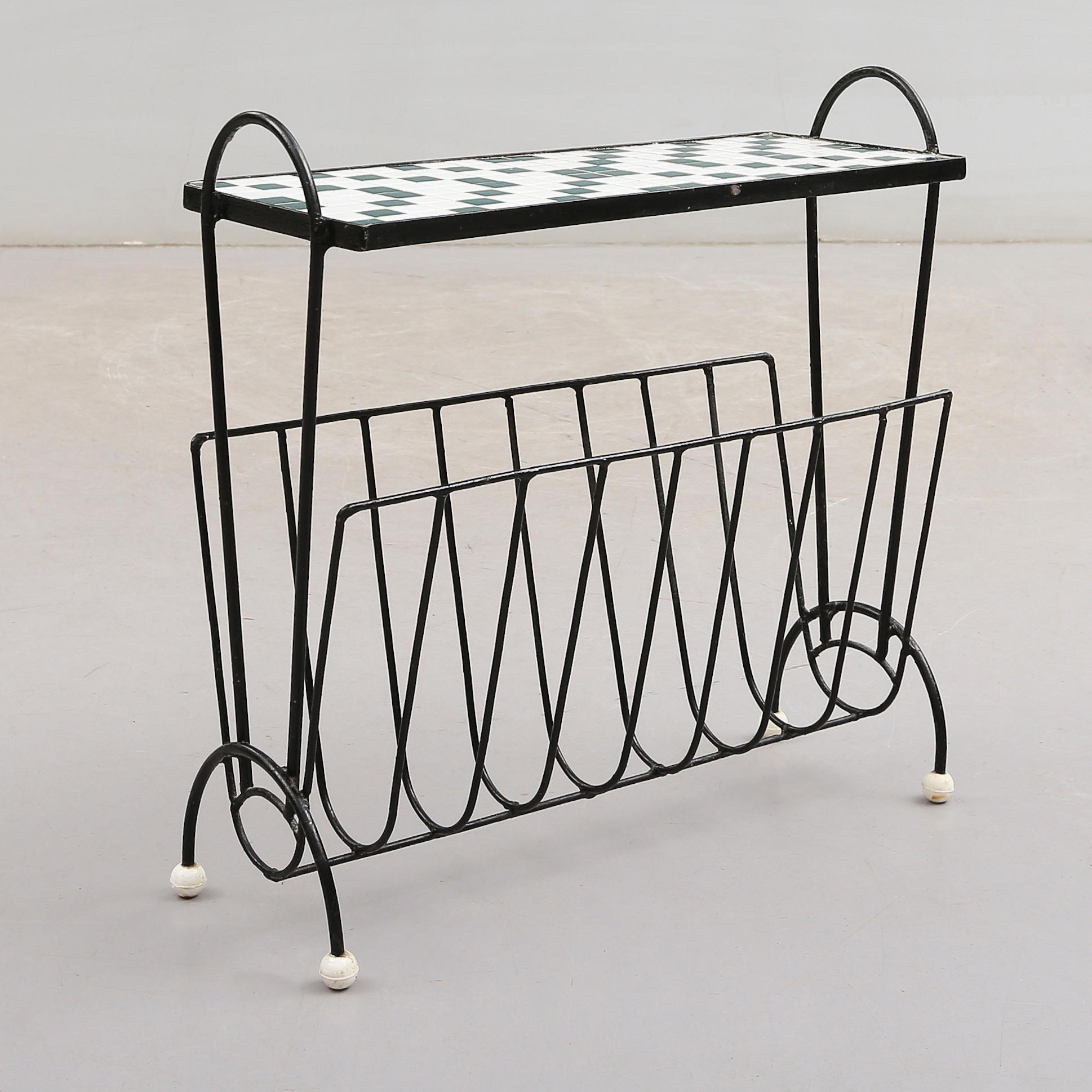 TIDNINGSTÄLL, 1900-talets mittt.