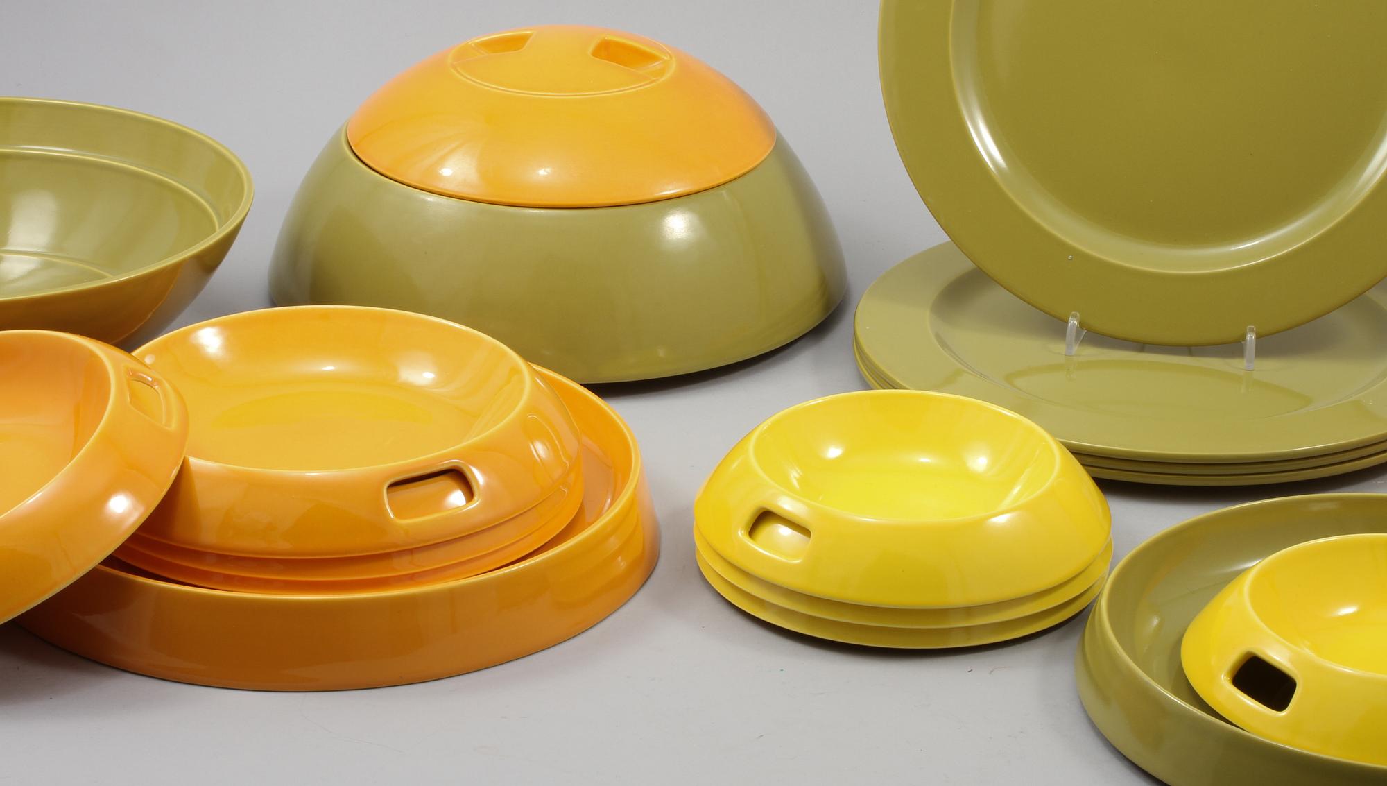 SERVISDELAR, 18 st, flintgods, "La Boule Avant Garde", Helen von Boch, Villeroy & Boch, formgiven 1971.